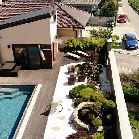 Tiny House With Private Pool Dénesd