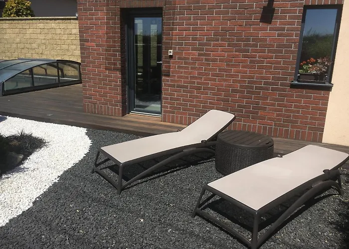 Tiny House With Private Pool דירה Janosikova